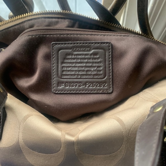 Coach Campbell Brown
Beige Signature Sateen
With Leather Straps - Picture 10 of 13